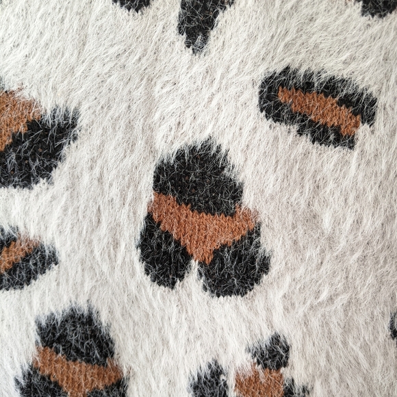 twenty second Oversized Animal Print Sweater - Picture 2 of 8